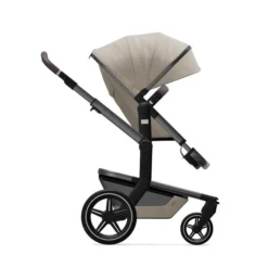 Joolz Day+ Kinderwagen Timeless Taupe Bundle -Kinder Komfort joolz day seat side timeless taupe 1 1